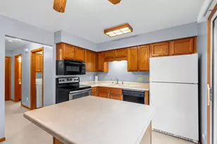 412 Lakeview Rd, South Milwaukee, WI 53172 - Photo 8
