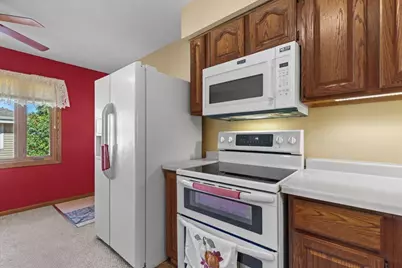 629  Victoria St, West Bend, WI 53090 - Photo 18