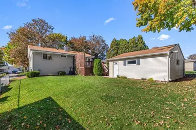 629  Victoria St, West Bend, WI 53090 - Photo 34