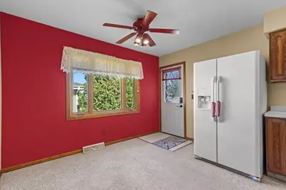 629  Victoria St, West Bend, WI 53090 - Photo 12