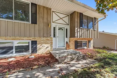 629  Victoria St, West Bend, WI 53090 - Photo 6