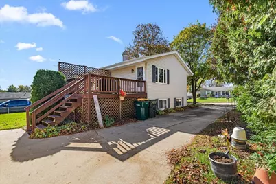 629  Victoria St, West Bend, WI 53090 - Photo 38