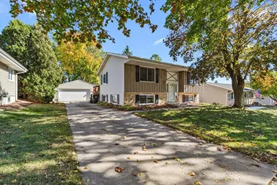 629  Victoria St, West Bend, WI 53090 - Photo 2