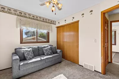 629  Victoria St, West Bend, WI 53090 - Photo 22