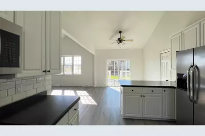 N56W18034  Evergreen Ln, Menomonee Falls, WI 53051 - Photo 4