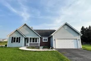 N56W18034 Evergreen Ln, Menomonee Falls, WI 53051 - Photo 1