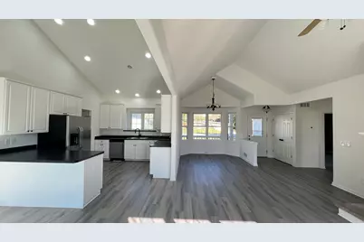 N56W18034  Evergreen Ln, Menomonee Falls, WI 53051 - Photo 8