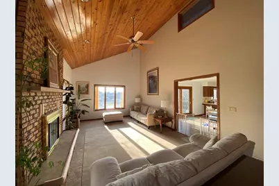 150  Fairway Ct, Onalaska, WI 54650 - Photo 8