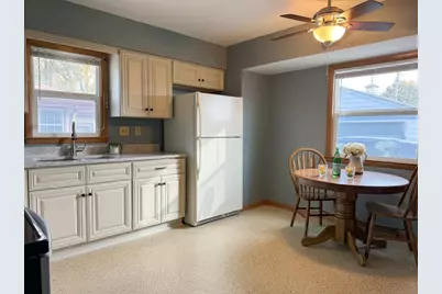 8225 W Waterford Ave, Greenfield, WI 53220 - Photo 4
