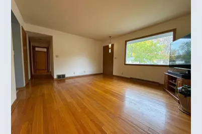 8225 W Waterford Ave, Greenfield, WI 53220 - Photo 18