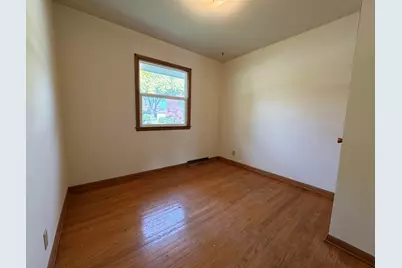 8225 W Waterford Ave, Greenfield, WI 53220 - Photo 12