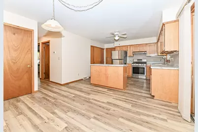 4127 W Southwood Dr, Franklin, WI 53132 - Photo 14