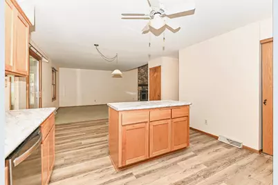 4127 W Southwood Dr, Franklin, WI 53132 - Photo 22
