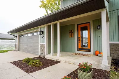 1305  Meadow Ln, Onalaska, WI 54650 - Photo 4
