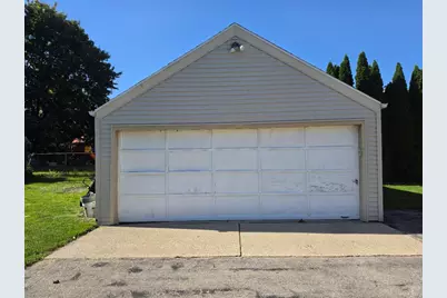 13513 W Greenfield Ave, New Berlin, WI 53151 - Photo 36