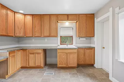 W208N16749  S. Center St, Jackson, WI 53037 - Photo 4