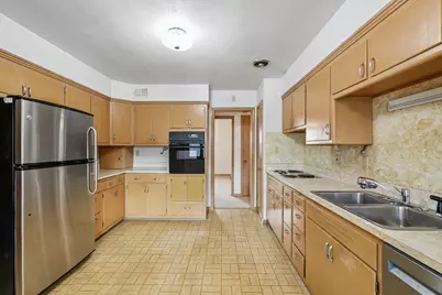 7824  Saint Anne Ct, Wauwatosa, WI 53213 - Photo 14
