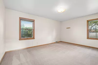 7824  Saint Anne Ct, Wauwatosa, WI 53213 - Photo 24