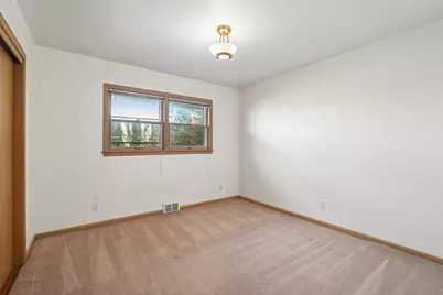 7824  Saint Anne Ct, Wauwatosa, WI 53213 - Photo 20