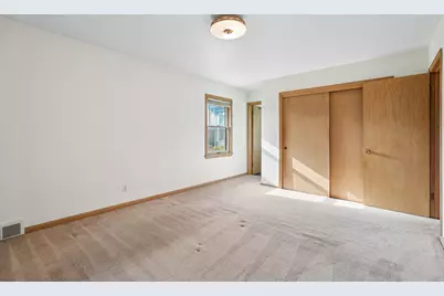 7824  Saint Anne Ct, Wauwatosa, WI 53213 - Photo 28