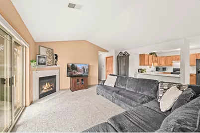987  Spring Ct, Newburg, WI 53095 - Photo 4