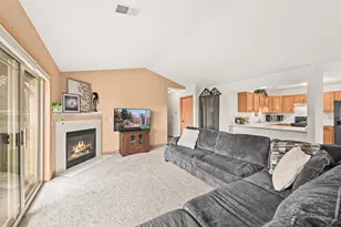 987 Spring Ct, Newburg, WI 53095 - Photo 4
