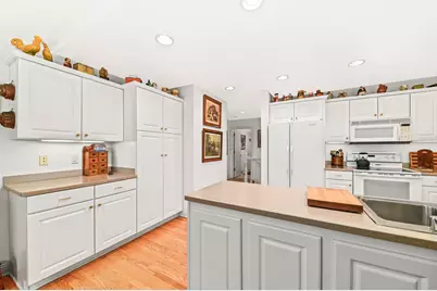 10820 N Essex Dr, Mequon, WI 53092 - Photo 24