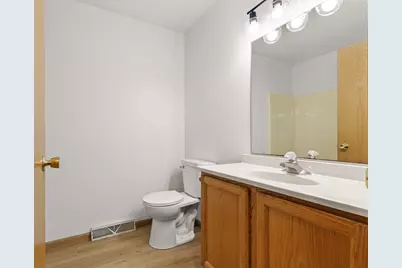 350  Park View Dr, Darien, WI 53114 - Photo 6