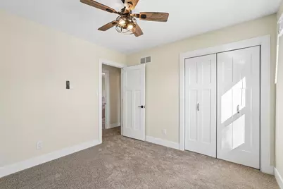 655 E Parkway Estates Dr, Oak Creek, WI 53154 - Photo 18