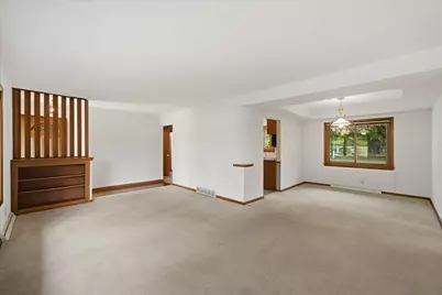 10034 N Grasslyn Rd, Mequon, WI 53092 - Photo 4