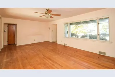 9315  Jackson Park Blvd, Wauwatosa, WI 53226 - Photo 10