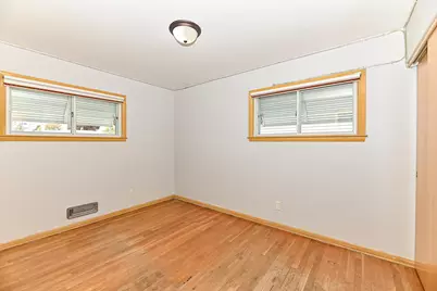 6646 S 20th St, Milwaukee, WI 53221 - Photo 12