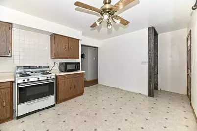 6646 S 20th St, Milwaukee, WI 53221 - Photo 8