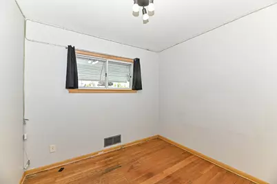 6646 S 20th St, Milwaukee, WI 53221 - Photo 10