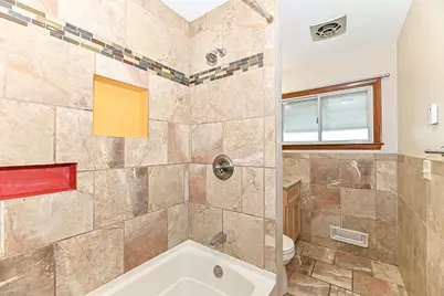 6646 S 20th St, Milwaukee, WI 53221 - Photo 16