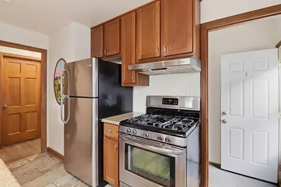 2153 S 96th St, West Allis, WI 53227 - Photo 6