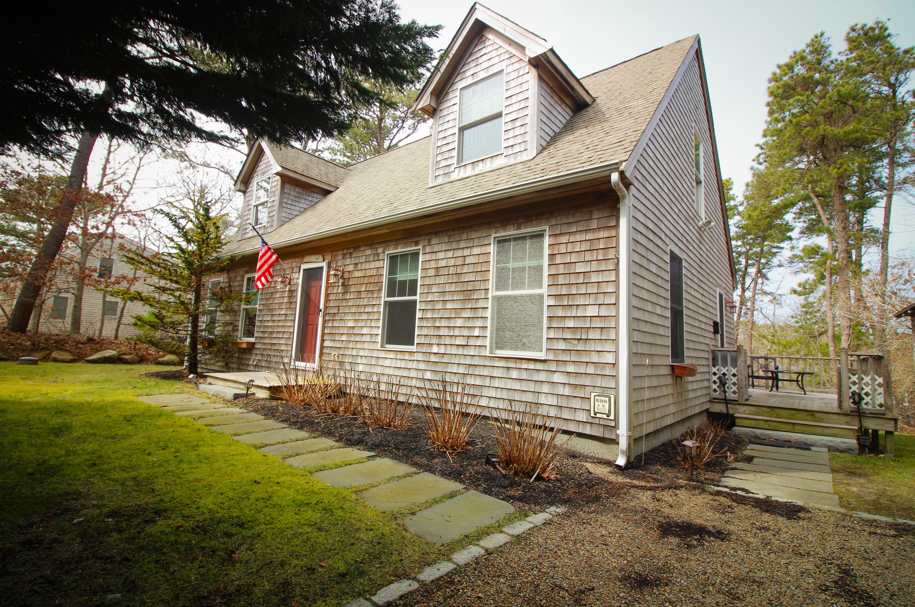 11 Flamingo Dr, Marthas Vineyard, MA 02539 exterior