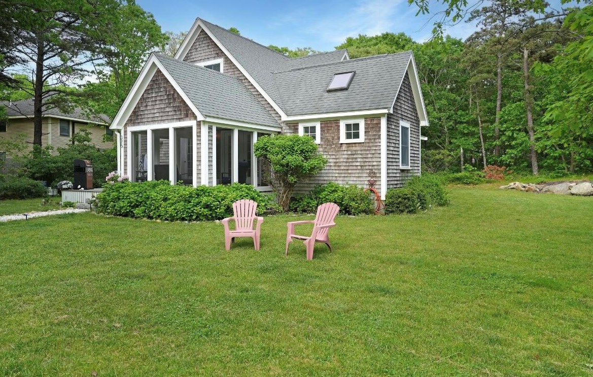 395 Tisbury Rd, Marthas Vineyard, MA 02539 exterior