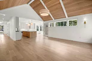 34 Davis St, Tisbury, MA 02568 - Photo 10