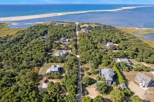 76 Washque Ave, Edgartown, MA 02539 - Photo 2