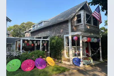22 Montgomery Square, Oak Bluffs, MA 02557 - Photo 4