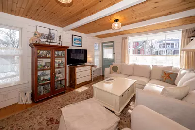 22 Montgomery Square, Oak Bluffs, MA 02557 - Photo 6