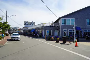 23 Circuit Avenue Extension, Oak Bluffs, MA 02557 - Photo 10