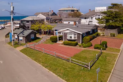 23 Circuit Ave Extension, Oak Bluffs, MA 02557 - Photo 4
