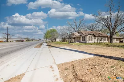 1602 Water Street, Gonzales, TX 78629 - Photo 1