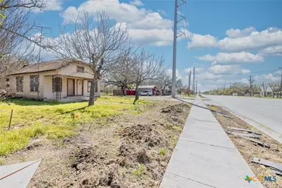 1602 Water Street, Gonzales, TX 78629 - Photo 2
