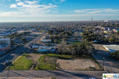 1407 N Navarr0, Victoria, TX 77904 - Photo 8