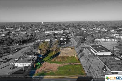 1407 N Navarr0, Victoria, TX 77904 - Photo 4