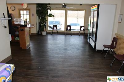 308 E Avenue D, Copperas Cove, TX 76522 - Photo 4