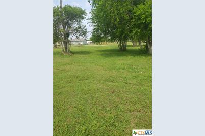 303-309 W Austin Avenue, Seadrift, TX 77983 - Photo 8